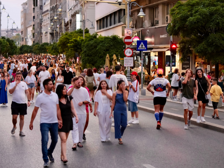 STRĂZI DESCHISE – PROMENADĂ URBANĂ